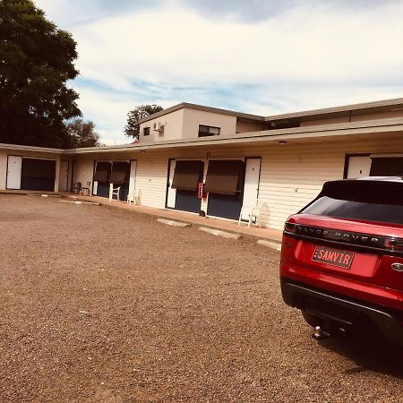 Red Cedar Motel Muswellbrook Buitenkant foto